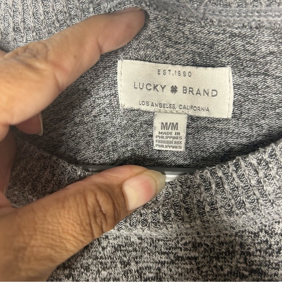 Women’s gray crewneck, long sleeve shirt - Picture 4 of 7